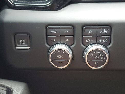 Used 2024 GMC Sierra 1500 AT4 w/ Technology Package AWD/4WD image 21