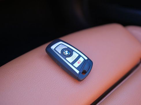 Used 2017 BMW 330e RWD image 10
