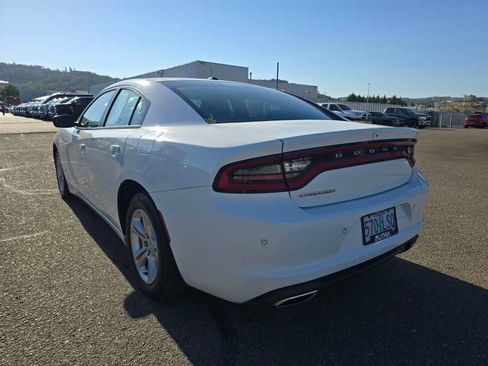 Used 2019 Dodge Charger SXT w/ Leather Interior Group RWD image 16