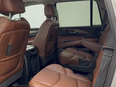 Used 2018 Cadillac Escalade Premium Luxury AWD/4WD image 22