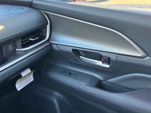 Used 2025 Toyota Grand Highlander FWD image 39