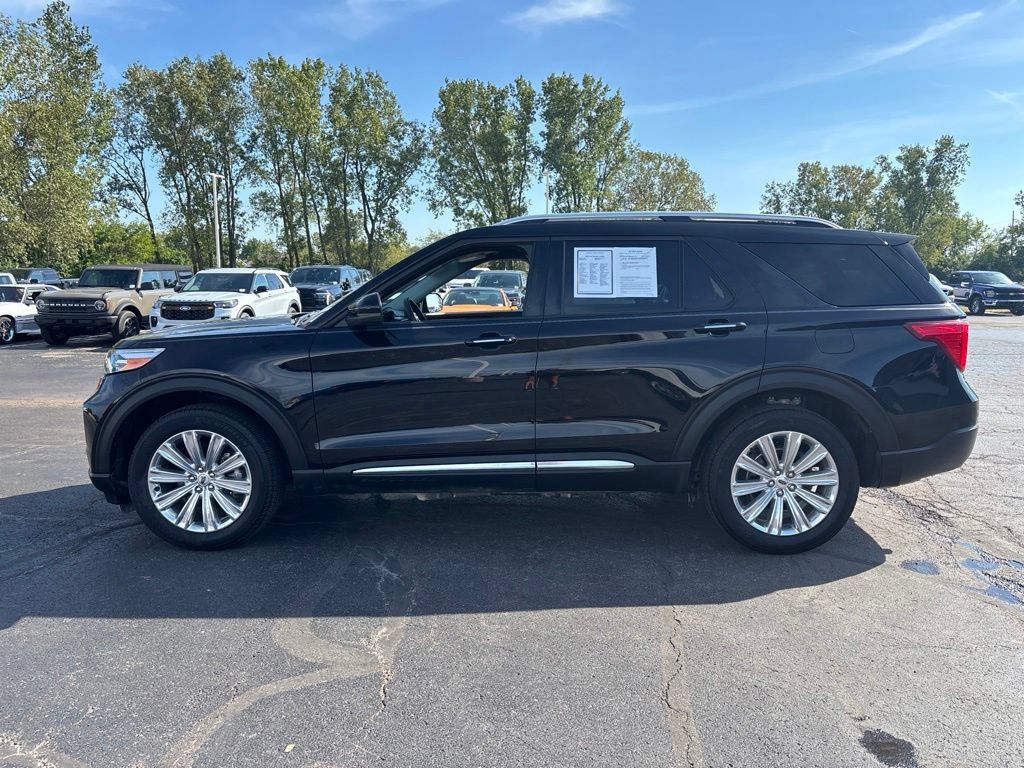 Used 2024 Ford Explorer Limited w/ Limited Technology Package AWD/4WD image 2