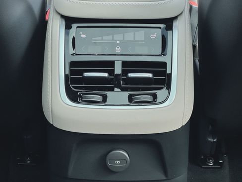 New 2026 Volvo XC90 T8 Core w/ Protection Package Premier AWD/4WD image 17