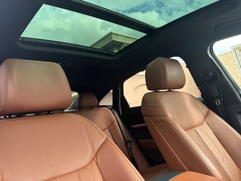 Used 2022 Audi e-tron Prestige w/ Prestige Package image 18