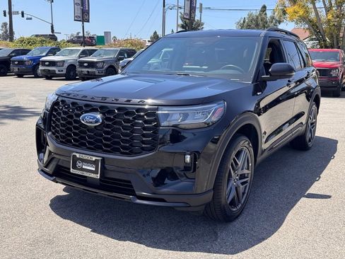 Certified 2025 Ford Explorer ST-Line w/ ST-Line Street Pack AWD/4WD image 7