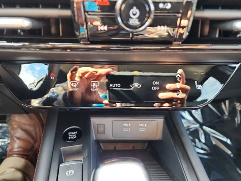 New 2026 Nissan Kicks SR w/ Cold Weather Package image 14