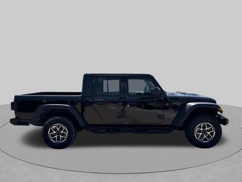 Used 2025 Jeep Gladiator Rubicon w/ Convenience Group AWD/4WD image 17