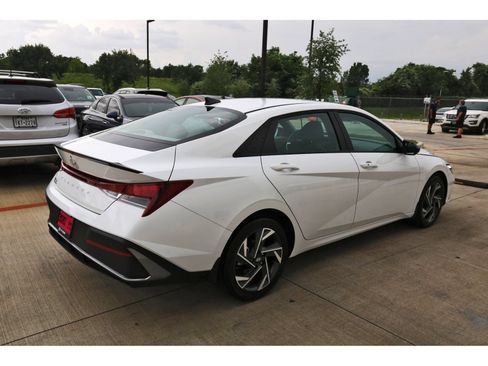 Certified 2025 Hyundai Elantra Sport FWD image 9
