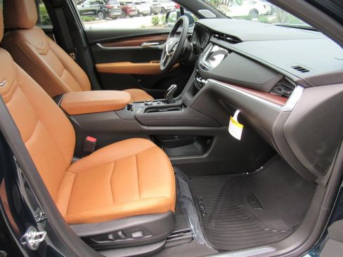 New 2026 Cadillac XT5 Premium Luxury w/ Driver Assist Package FWD image 9