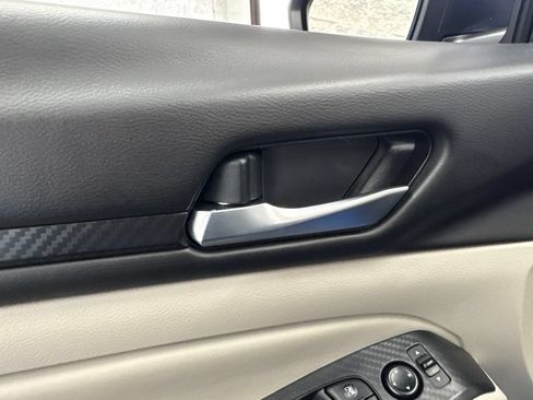 Used 2025 Nissan Altima 2.5 SV FWD image 34