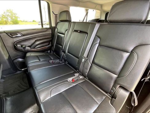 Used 2018 Chevrolet Suburban LT RWD image 19