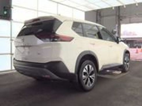 Used 2023 Nissan Rogue SV image 4