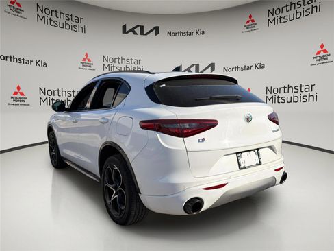 Used 2023 Alfa Romeo Stelvio Ti image 2