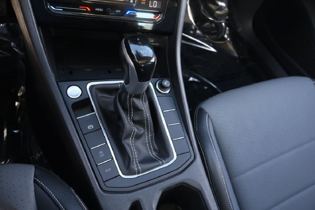 Used 2025 Volkswagen Jetta SE FWD image 25