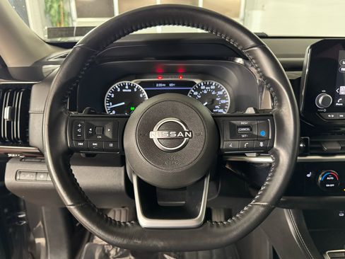 Used 2022 Nissan Pathfinder SV image 19