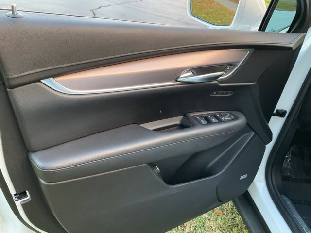 Used 2017 Cadillac XT5 Premium Luxury w/ Driver Assist Package AWD/4WD image 7