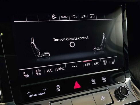 Used 2023 Audi e-tron Premium Plus w/ Premium Plus Package image 31