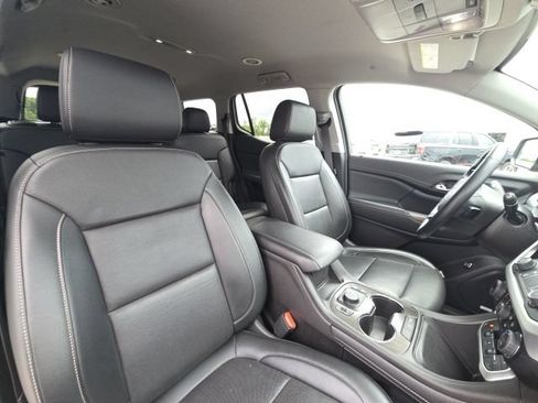 Used 2023 GMC Acadia SLT FWD image 22