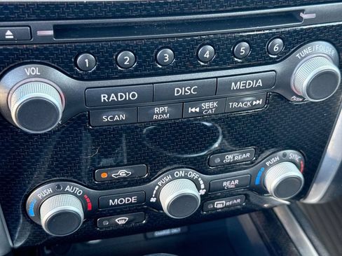 Used 2020 Nissan Pathfinder SL FWD image 24
