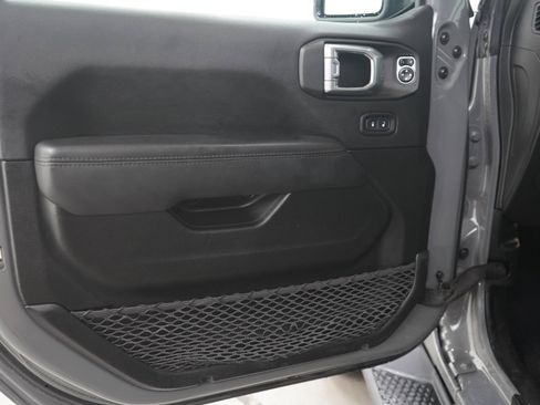 Used 2022 Jeep Wrangler Unlimited Sahara AWD/4WD image 18