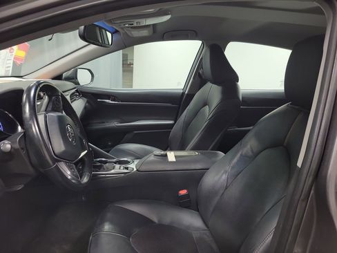 Used 2020 Toyota Camry XLE FWD image 12