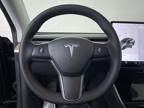Used 2021 Tesla Model Y Long Range image 13