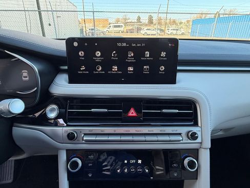 Used 2025 Genesis G70 2.5T image 20