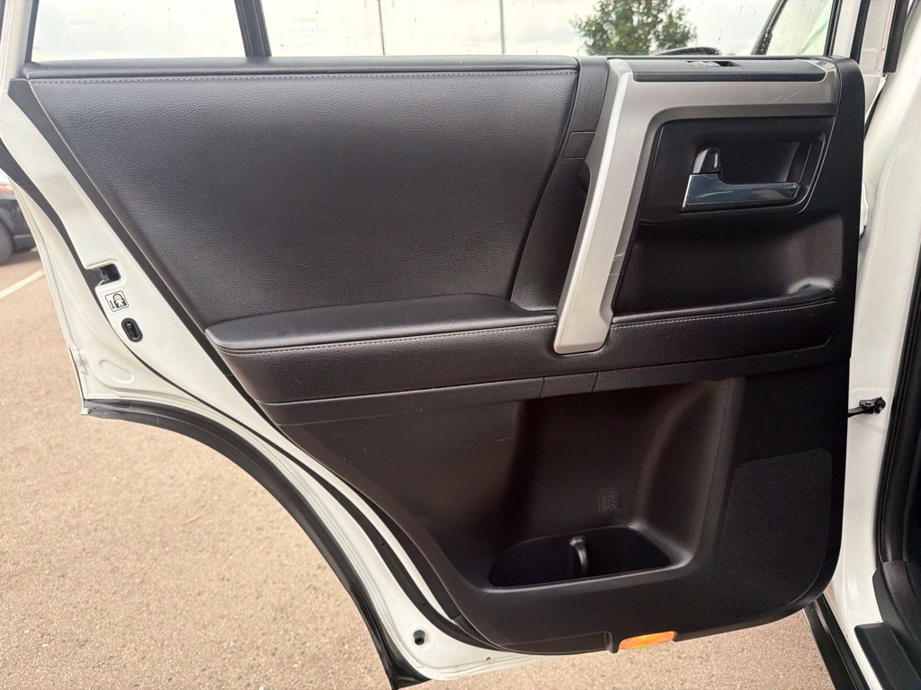 Used 2016 Toyota 4Runner SR5 AWD/4WD image 18