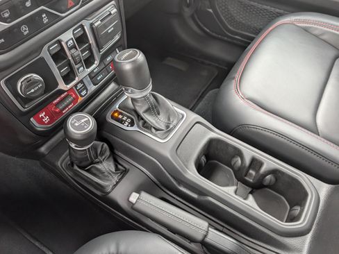 Used 2025 Jeep Gladiator Rubicon w/ Safety Group AWD/4WD image 28