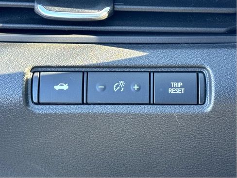 Used 2025 Nissan Altima 2.5 SV FWD image 12
