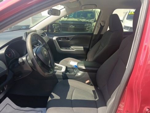Used 2020 Toyota RAV4 LE image 17