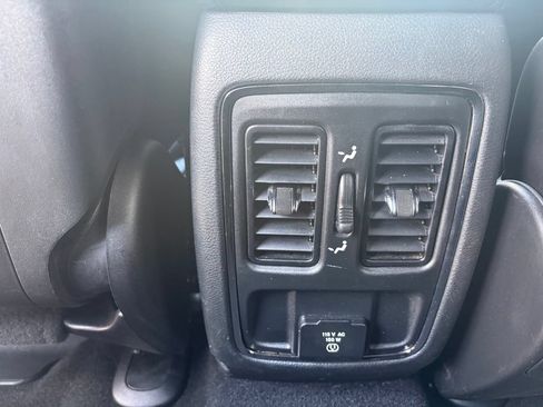 Used 2020 Jeep Grand Cherokee Altitude RWD image 17