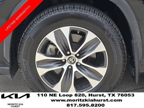 Used 2022 Toyota Highlander XLE FWD image 14