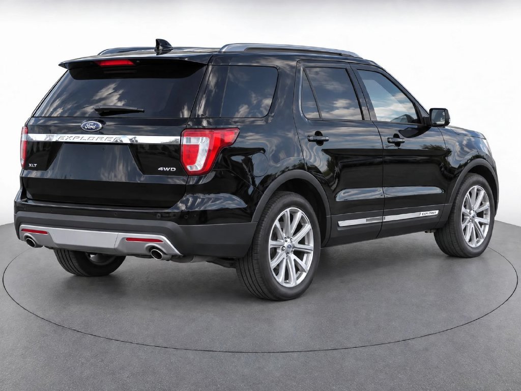 Used 2017 Ford Explorer XLT w/ Equipment Group 202A AWD/4WD image 6