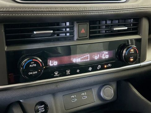 Used 2025 Nissan Rogue SV image 17