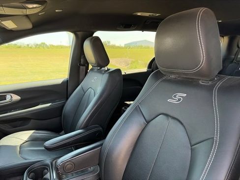 Used 2020 Chrysler Pacifica Touring-L w/ Advanced Safetytec Group AWD/4WD image 5