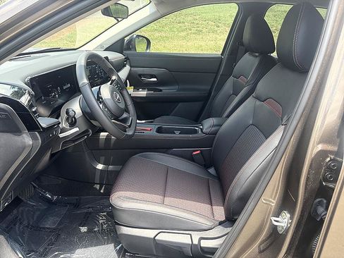 Certified 2026 Nissan Kicks SR FWD image 13