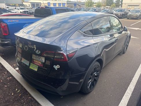 Used 2024 Tesla Model Y Long Range image 3
