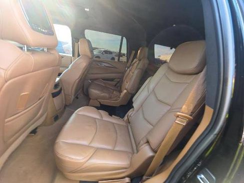 Used 2017 Cadillac Escalade Platinum image 12