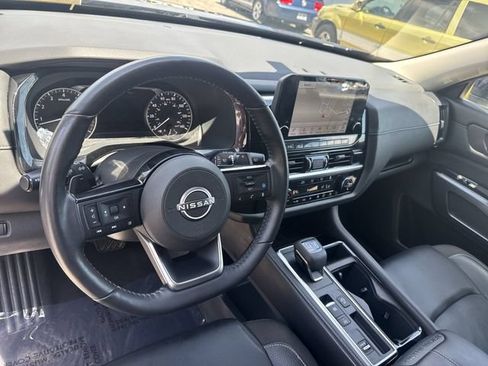 Used 2023 Nissan Pathfinder SL FWD image 17