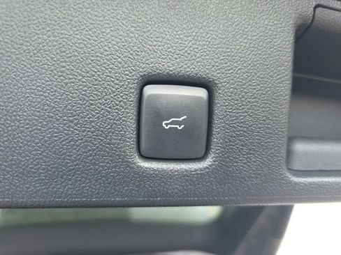 Used 2022 Ford Escape SE w/ SE Sport Appearance Package FWD image 12