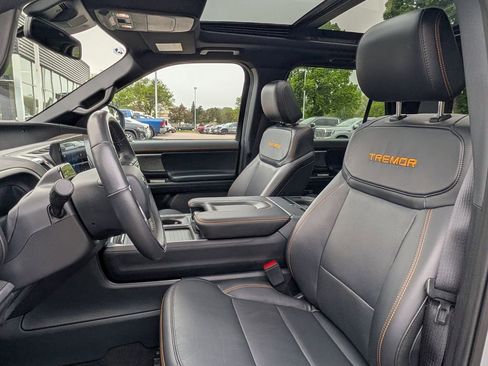 Used 2025 Ford Expedition Tremor AWD/4WD image 39