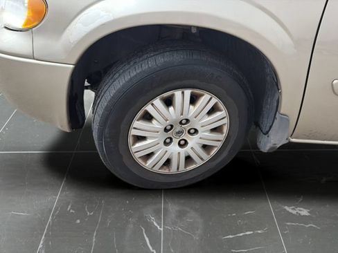 Used 2007 Chrysler Town & Country LX w/ Popular Equipment Group II FWD image 16