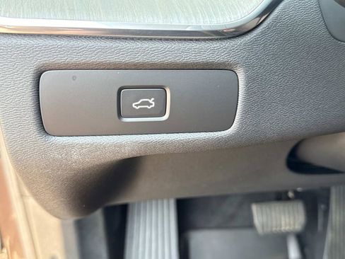 Used 2025 Volvo XC60 B5 Plus w/ Climate Package image 31