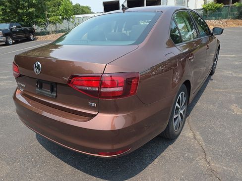 Used 2016 Volkswagen Jetta SE FWD image 3