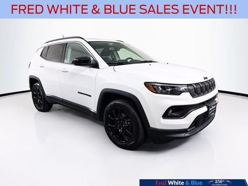 Used 2022 Jeep Compass Latitude w/ Sun and Sound Group AWD/4WD image 1