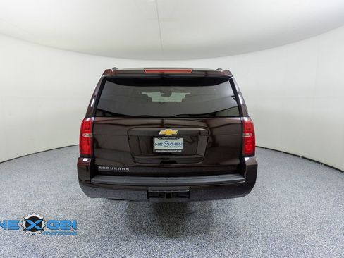 Used 2020 Chevrolet Suburban LT w/ Luxury Package AWD/4WD image 6