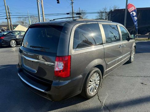 Used 2015 Chrysler Town & Country Touring-L w/ Driver Convenience Group FWD image 4