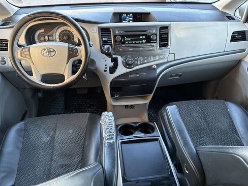 Used 2011 Toyota Sienna SE w/ Preferred Pkg FWD image 21
