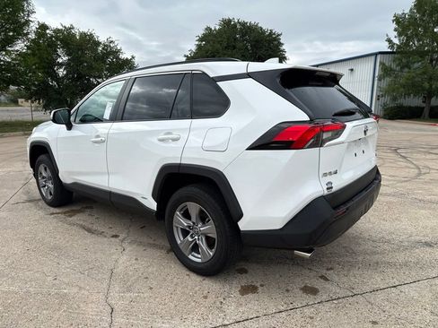 Used 2023 Toyota RAV4 XLE AWD/4WD image 4